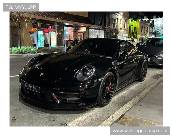 亚历克斯·摩根训练完顺手买了辆保时捷，说当零花钱