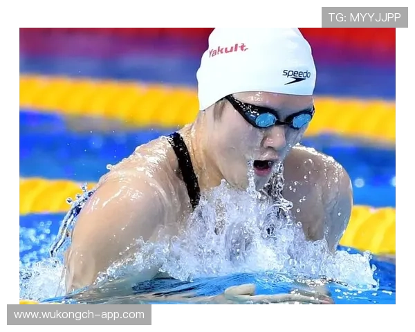 叶诗文比赛后直接躺沙发，手里还握着奶茶，这画面我服