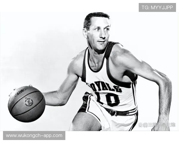 奥斯卡·罗伯特森无球跑动减少，组织核心角色主导进攻节奏