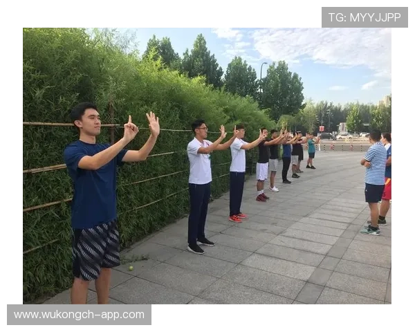 篮球比赛中的裁判协商判罚流程详解:关键判罚如何集体确认 篮球比赛中的裁判协商判罚流程详解:关键判罚如何集体确认